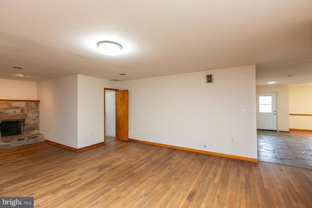 35 GRANT RD, Charles Town, WV 25414