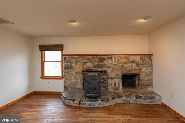 35 GRANT RD, Charles Town, WV 25414