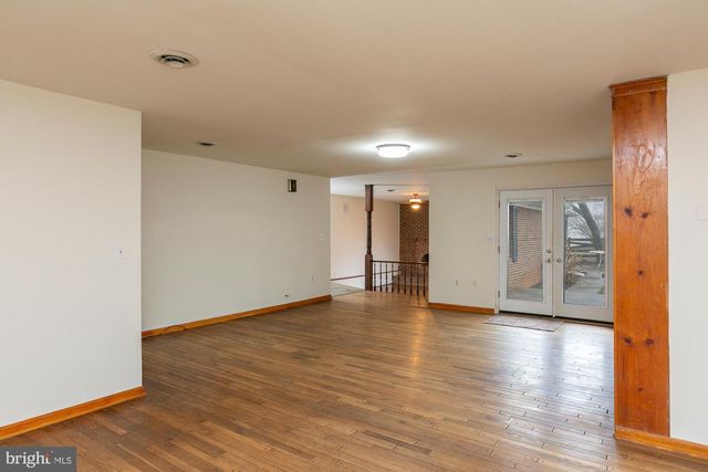 35 GRANT RD, Charles Town, WV 25414