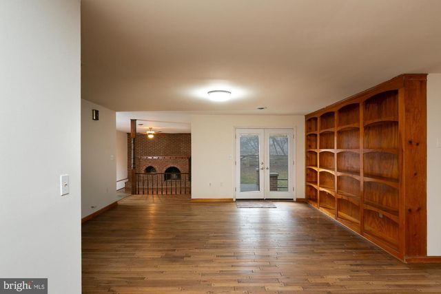 35 GRANT RD, Charles Town, WV 25414