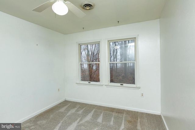 35 GRANT RD, Charles Town, WV 25414