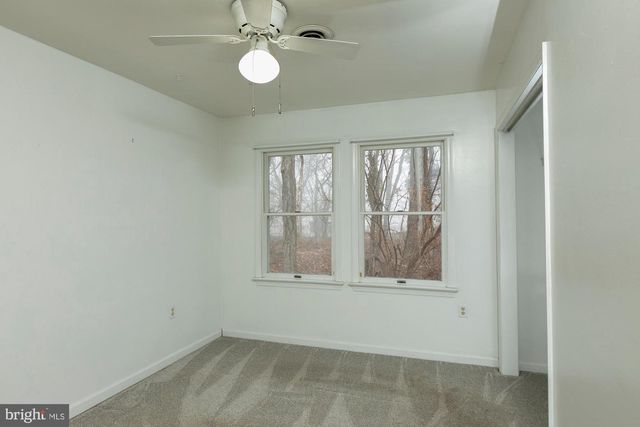 35 GRANT RD, Charles Town, WV 25414