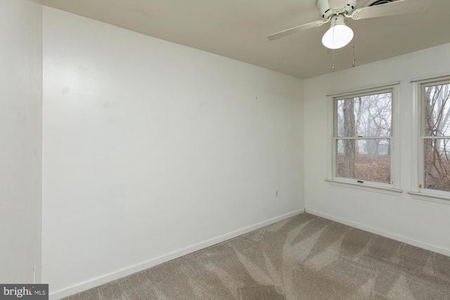 35 GRANT RD, Charles Town, WV 25414