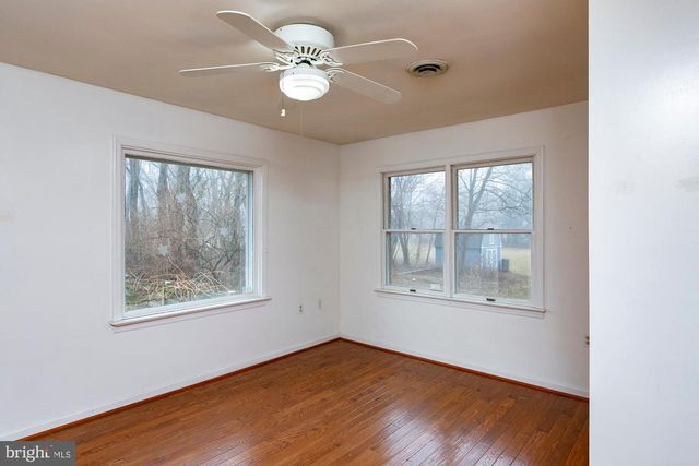 35 GRANT RD, Charles Town, WV 25414