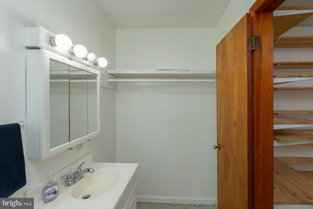 35 GRANT RD, Charles Town, WV 25414