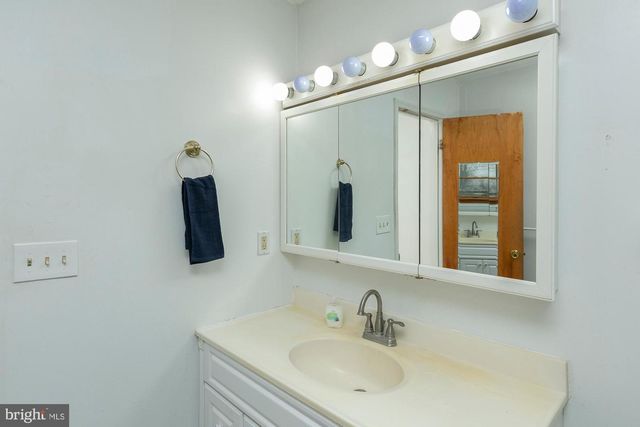 35 GRANT RD, Charles Town, WV 25414