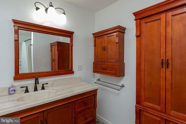 35 GRANT RD, Charles Town, WV 25414