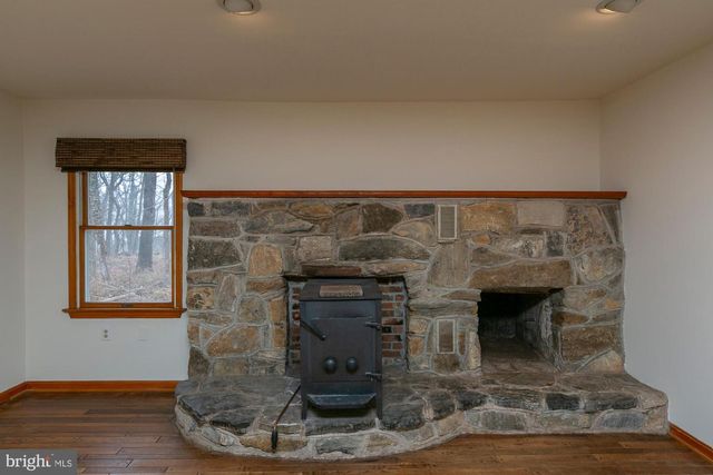 35 GRANT RD, Charles Town, WV 25414