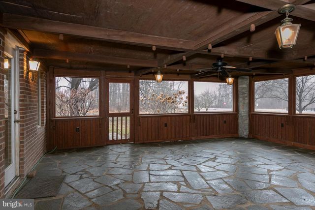 35 GRANT RD, Charles Town, WV 25414