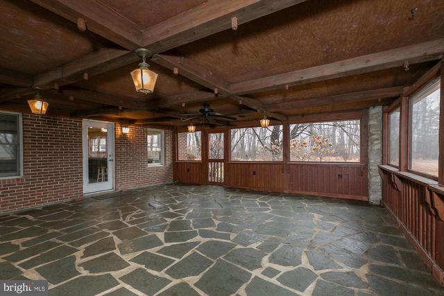 35 GRANT RD, Charles Town, WV 25414