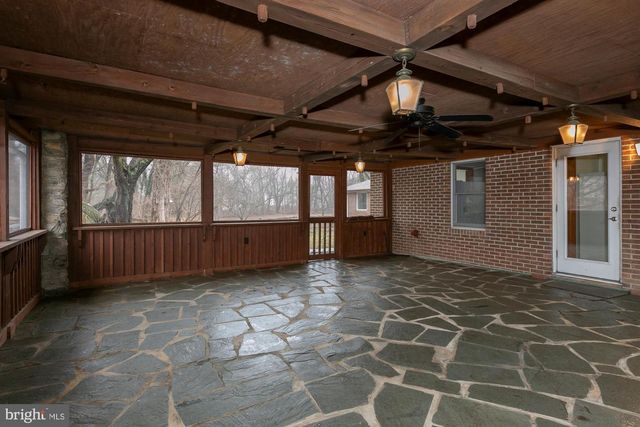 35 GRANT RD, Charles Town, WV 25414