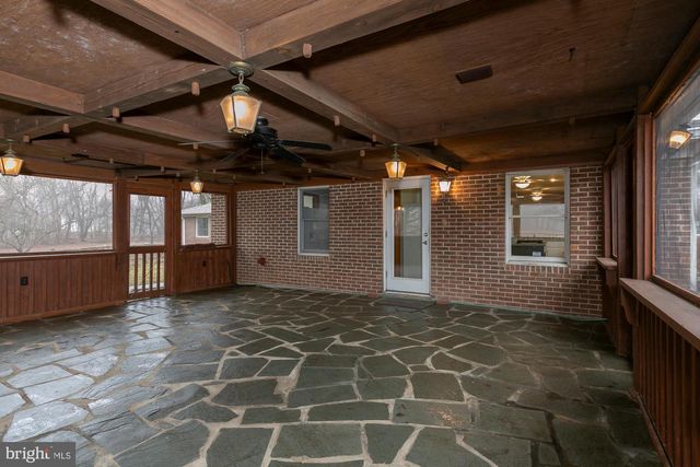 35 GRANT RD, Charles Town, WV 25414