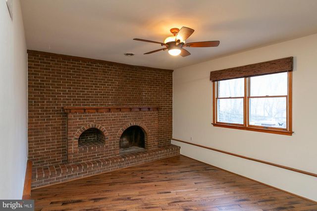 35 GRANT RD, Charles Town, WV 25414