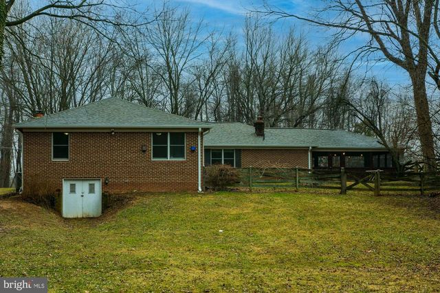 35 GRANT RD, Charles Town, WV 25414