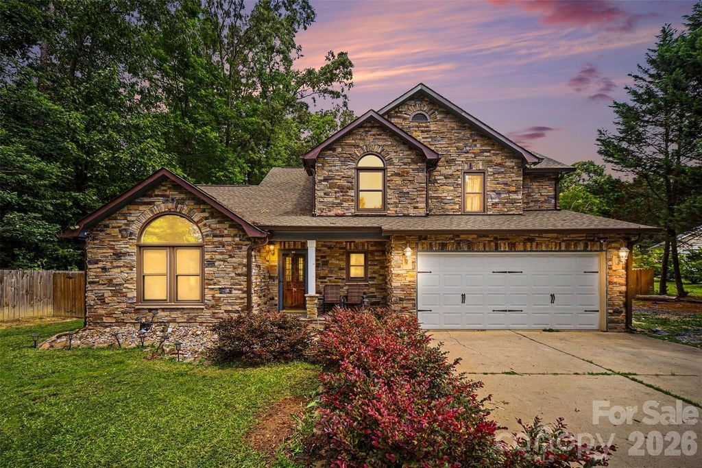 3017 Mill Stream Court, Matthews, NC 28104