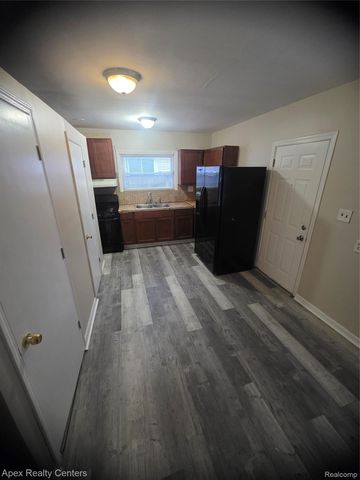 8656 Nightingale Street, Dearborn Heights, MI 48127