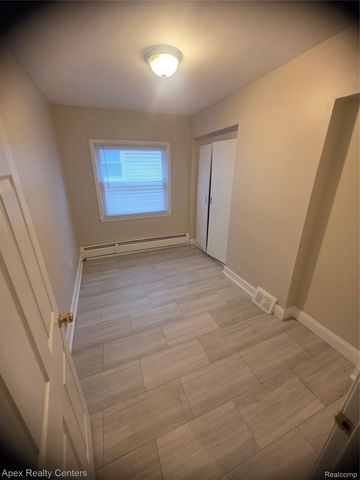 8656 Nightingale Street, Dearborn Heights, MI 48127