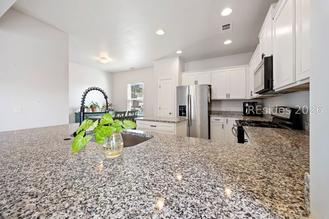 21 Pacolet Ln, Beaufort, SC 29906