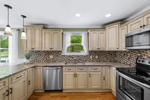 608 Harpeth Pkwy, E, Nashville, TN 37221