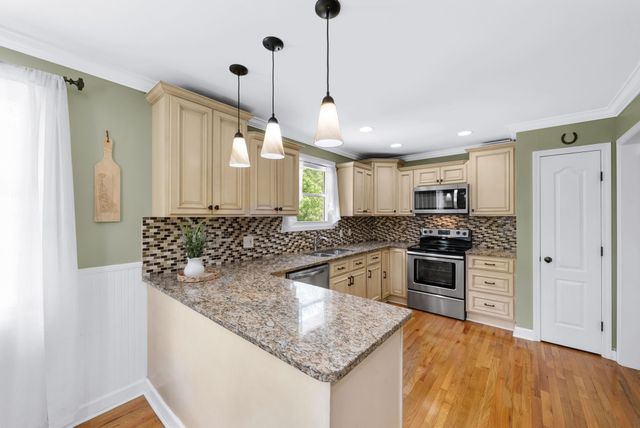 608 Harpeth Pkwy, E, Nashville, TN 37221