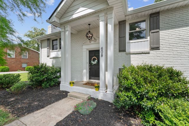 608 Harpeth Pkwy, E, Nashville, TN 37221