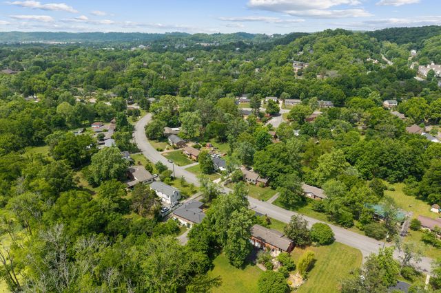 608 Harpeth Pkwy, E, Nashville, TN 37221