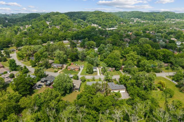 608 Harpeth Pkwy, E, Nashville, TN 37221