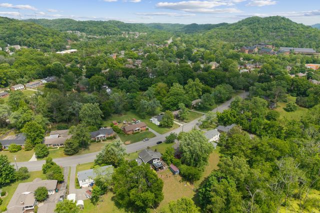 608 Harpeth Pkwy, E, Nashville, TN 37221