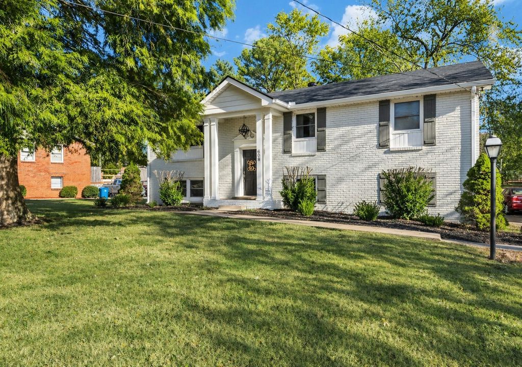 608 Harpeth Pkwy, E, Nashville, TN 37221