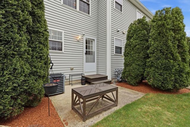 10 Merrimac Way H, Tyngsborough, MA 01879