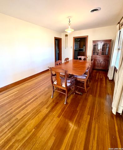 2106 STEVES AVE, San Antonio, TX 78210