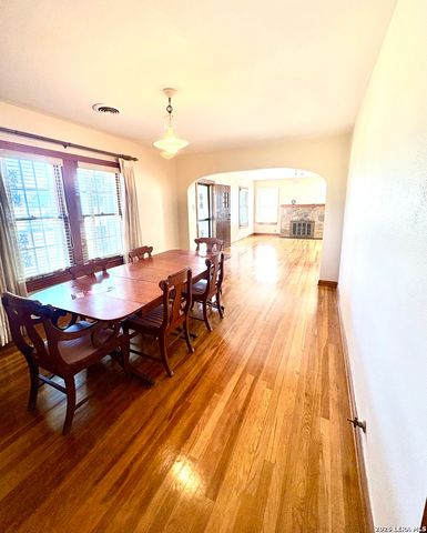 2106 STEVES AVE, San Antonio, TX 78210