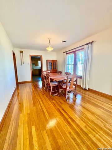 2106 STEVES AVE, San Antonio, TX 78210