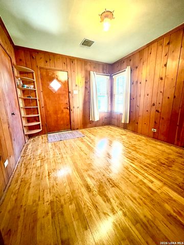 2106 STEVES AVE, San Antonio, TX 78210