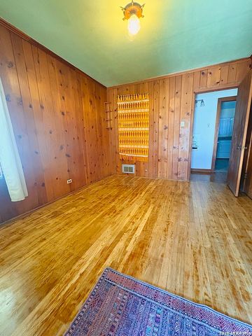 2106 STEVES AVE, San Antonio, TX 78210