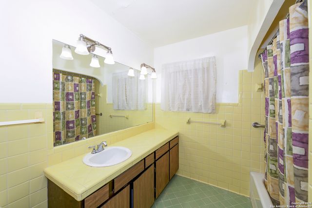 2106 STEVES AVE, San Antonio, TX 78210