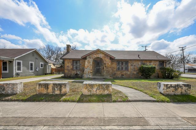 2106 STEVES AVE, San Antonio, TX 78210