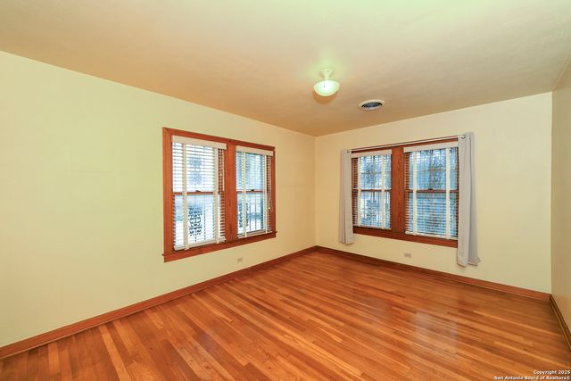 2106 STEVES AVE, San Antonio, TX 78210