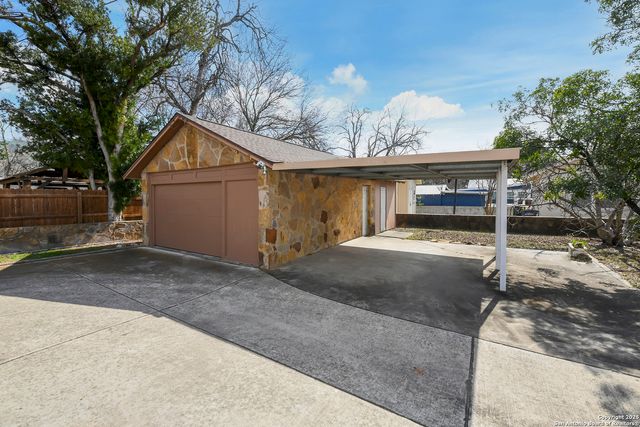 2106 STEVES AVE, San Antonio, TX 78210