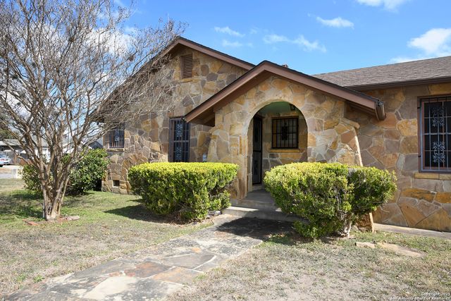 2106 STEVES AVE, San Antonio, TX 78210