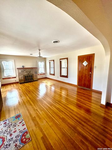 2106 STEVES AVE, San Antonio, TX 78210