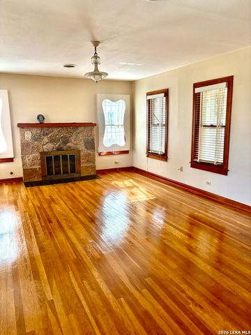 2106 STEVES AVE, San Antonio, TX 78210