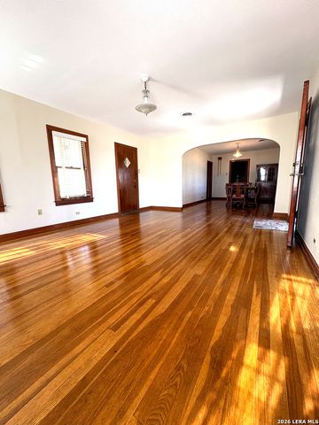 2106 STEVES AVE, San Antonio, TX 78210