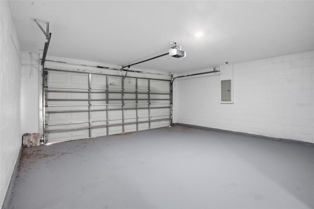 Image 14 of property listing at 1161 KEMPTON CHASE PARKWAY, Orlando, FL 32837