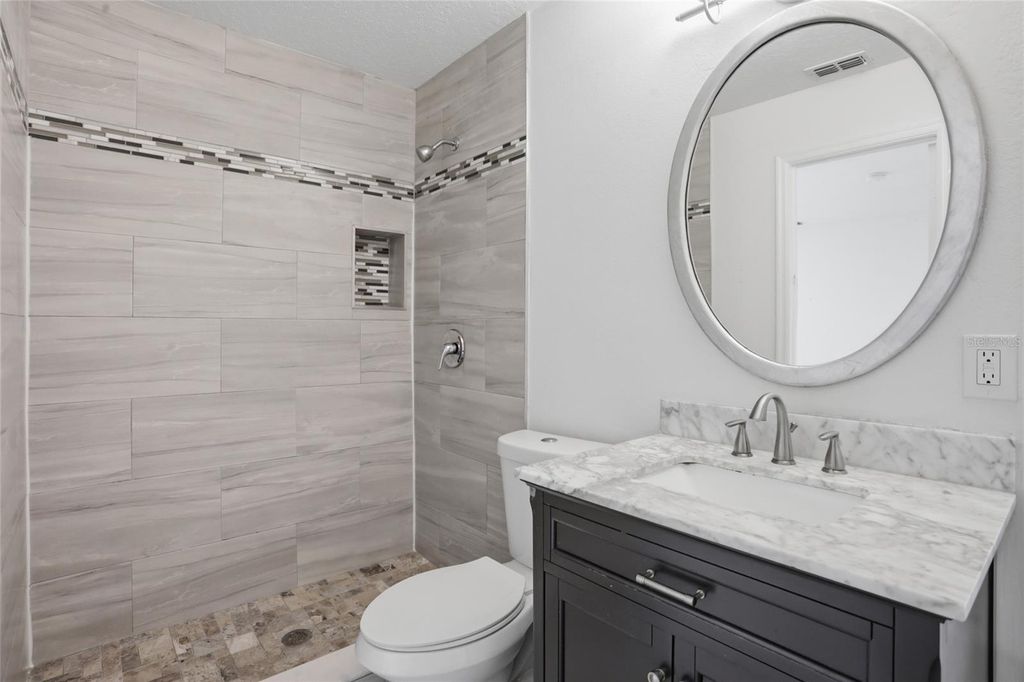 Image 17 of property listing at 1161 KEMPTON CHASE PARKWAY, Orlando, FL 32837