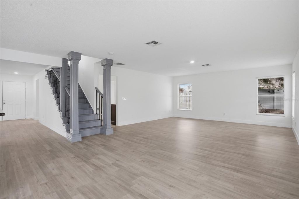 Image 18 of property listing at 1161 KEMPTON CHASE PARKWAY, Orlando, FL 32837