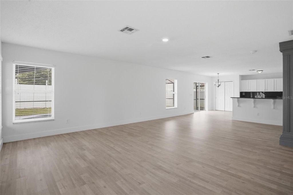 Image 38 of property listing at 1161 KEMPTON CHASE PARKWAY, Orlando, FL 32837