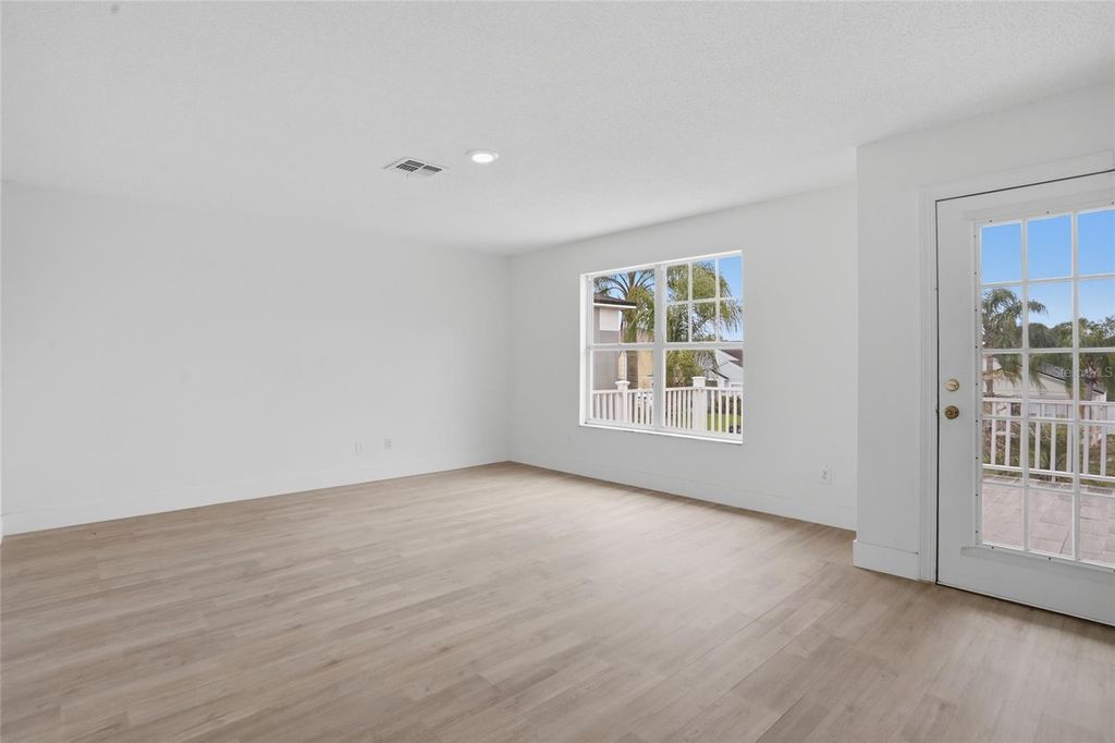 Image 40 of property listing at 1161 KEMPTON CHASE PARKWAY, Orlando, FL 32837