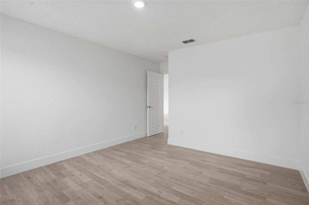 Image 42 of property listing at 1161 KEMPTON CHASE PARKWAY, Orlando, FL 32837