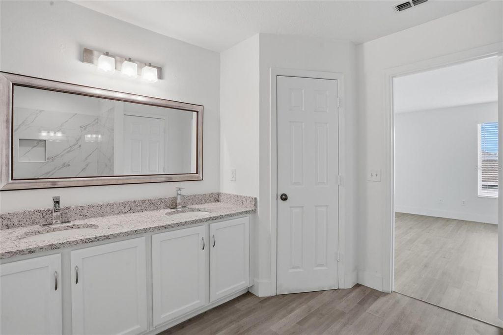 Image 50 of property listing at 1161 KEMPTON CHASE PARKWAY, Orlando, FL 32837
